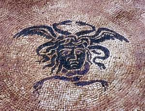 Castelleone di Suasa - Parco archelogico - testa di Medusa - particolare di mosaico pavimentale della Domus Coedii