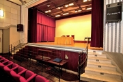 <h5>Auditorium con 299 posti</h5>
