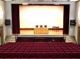 <h5>Auditorium con 299 posti</h5>
